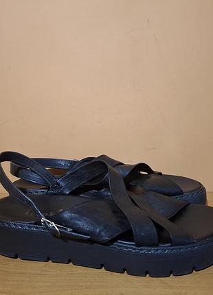 Женские босоножки think