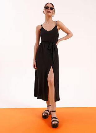 Черное платье сарафан с разрезом на ноге от house