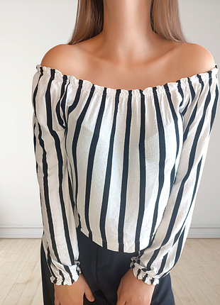 Кофта с открытыми плечами