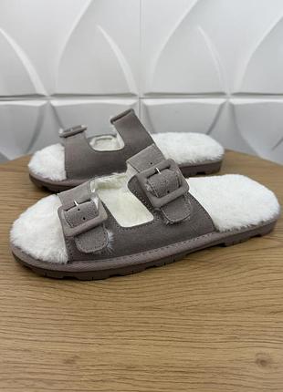 Нові замшеві шльопанці з хутром в середині m&s