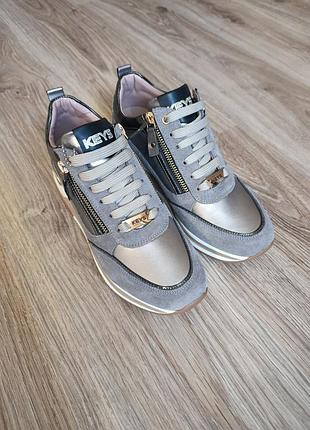 Женские кроссовки известного итальянского бренда keys