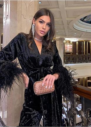 Наша роскошная новинка🤩
невероятный костюм из бархата с натуральными перьями боа