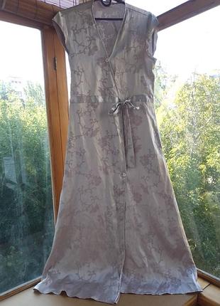 Длинное платье халат с 10 165 бежевое розовое атласное принт цветы