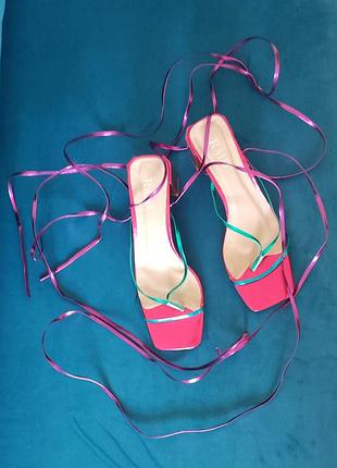 Босоножки на длинных завязках