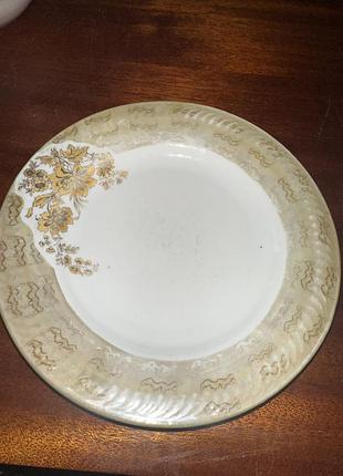 Тарілки з золотим кантом