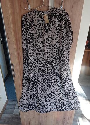 Жіноча сукня великого розміру