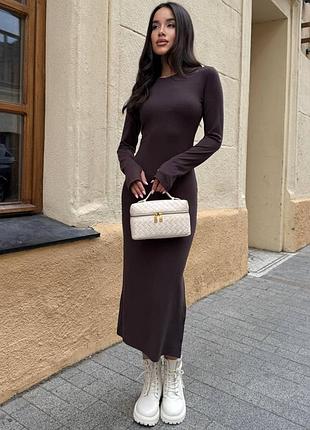 Платье женское обтягивающее миди из вискозы приталенное футляр с длинным рукавом с вырезом под палец bodycon базовое вечернее коричневое шоколад