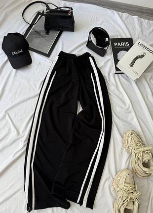 Штани з лампасами, них на затяжках