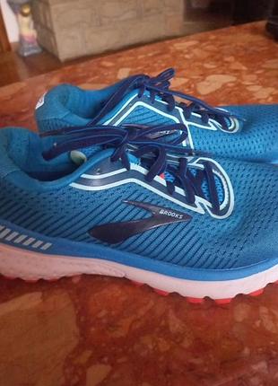 Жіночі кросівки brooks