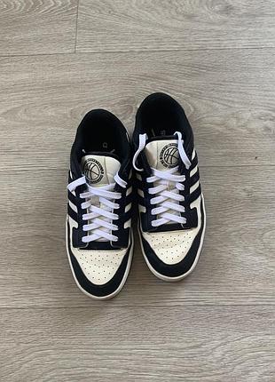 Кросівки adidas дитячі, жіночі розмір 36,5; 37, спортивні