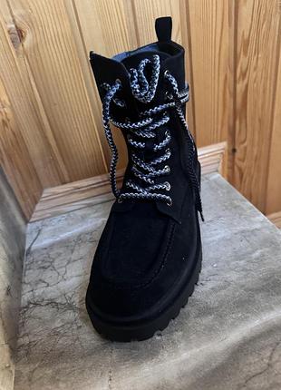 Черевички осінні замшеві у 38 розмірі, нові.