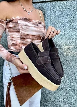 Замшевые темно-шоколадные слипоны на платформе