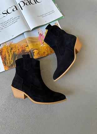 Замшеві жіночі короткі чоботи козаки