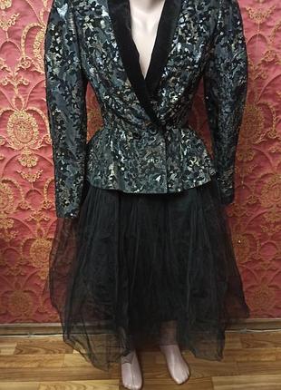 Англия винтаж шикарный пиджак с велюровым бантом и велюровым воротничком oксамит принт на пиджаке также с элементами велюра mansfield england