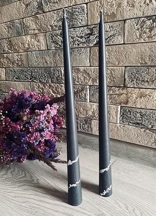 Пара високих свічок