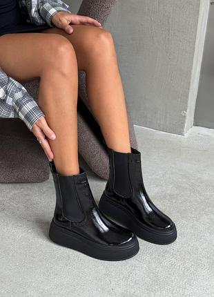 Лаковые сапоги на платформе
