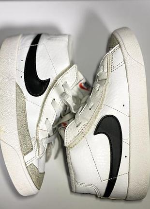 Детские кроссовки