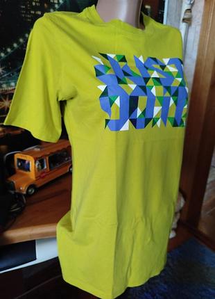 Фірмова футболка,яскравого кольору для жінок,чоловіків .