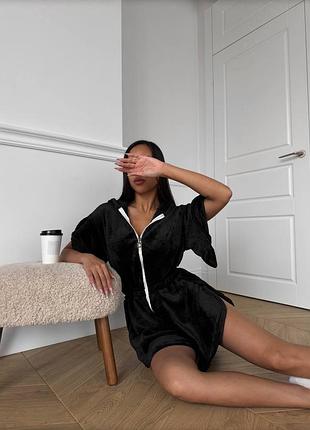 Велюровый комбинезон