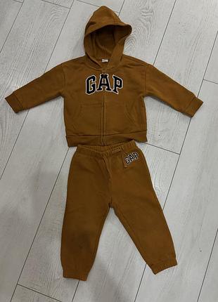 Костюм від gap