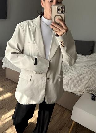 Піджак світлий прямого крою беж