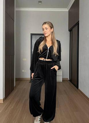 Велюровый спортивный костюм