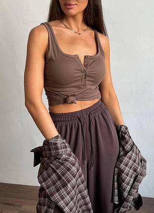 Штани кольору шоколад - хіт сезону