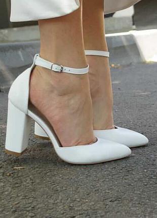 Свадебные кожаные белые туфли на устойчивом каблуке 9 см - 35,40 разграждай!!!