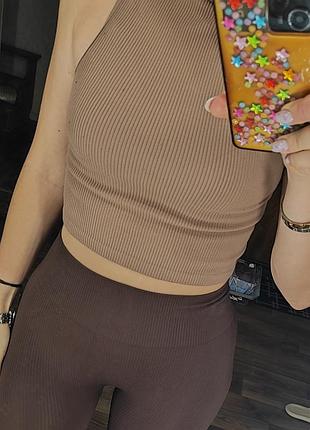 Топ в рубчик под горло