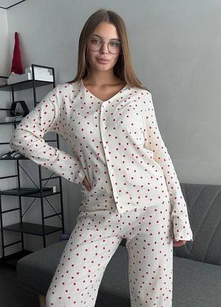 Трикотажна піжама в червоні сердечка