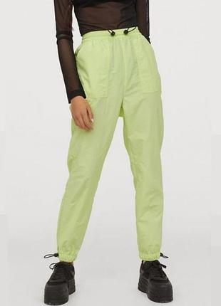 Спортивні нейлонові штани h&m 42/36