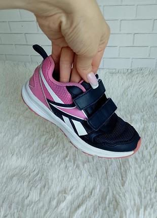 Кросівки, легкі кросівки