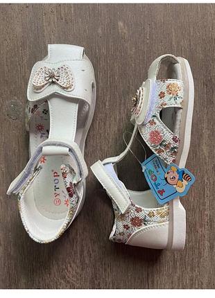 Гарні босоніжки