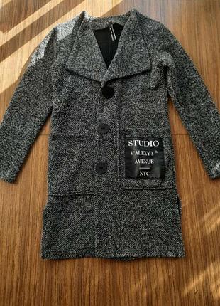 Сірий подовжений теплий осінній приталений кардиган на ґудзиках