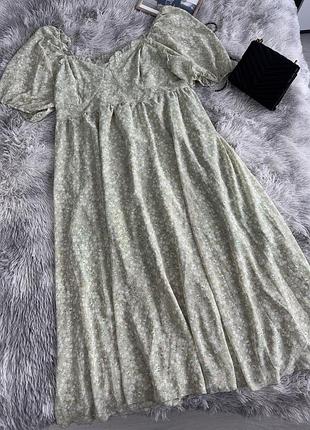 Неймовірно гарна нова сукня