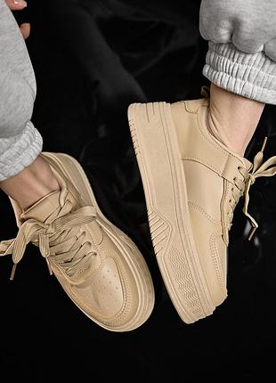 Жіночі кросівки бежеві на платформі