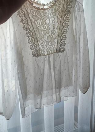 Блузка беленькая