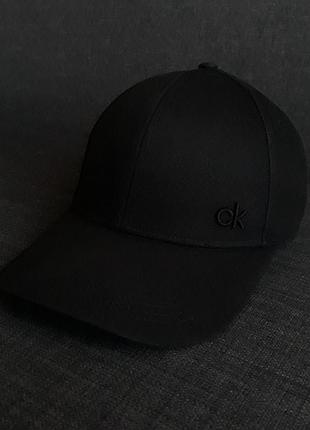 Calvin klein. бейсболка