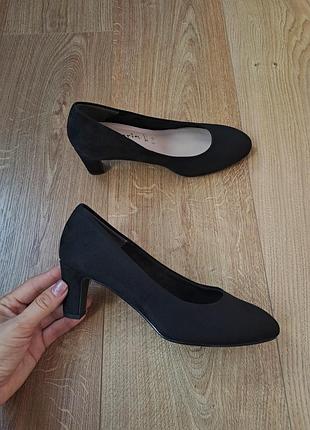 Женские чёрные туфли лодочки на не высоком каблуке