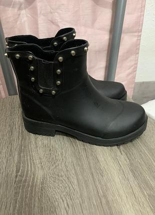 Короткі гумові чоботи