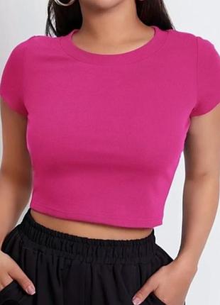 Модна рожева топ футболка рубчик stradivarius
