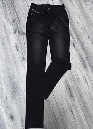 Фирменные стильные джинсы брюки брючины скинни узкие укороченные
