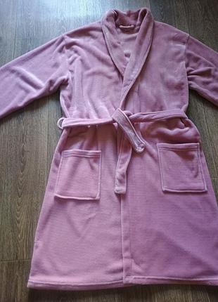 Велюровый красивый яркий халат. приятный к телу