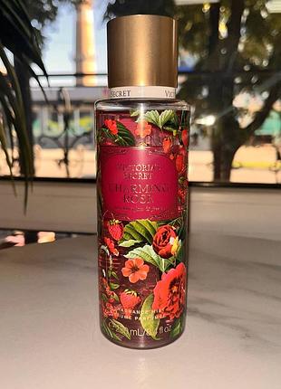 Парфюмированный спрей для тела charming rose victorias secret 250ml