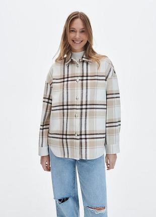 Теплая рубашка в клетку, состояние новой, одевалась несколько раз. может использоваться как верхняя одежда, так как сделана из ткани похожей на плюш