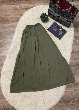 Довга сатинова спідниця