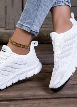 Текстильные белые кроссовки