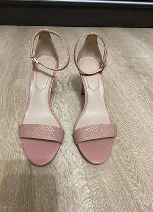 Босоніжки на шпильці aldo