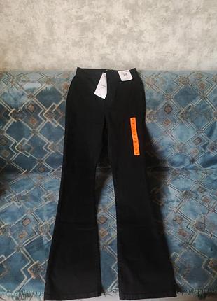 Продам черные джинсы клеш