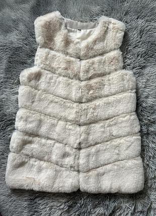 Жіноча безрукавка з штучного хутра
